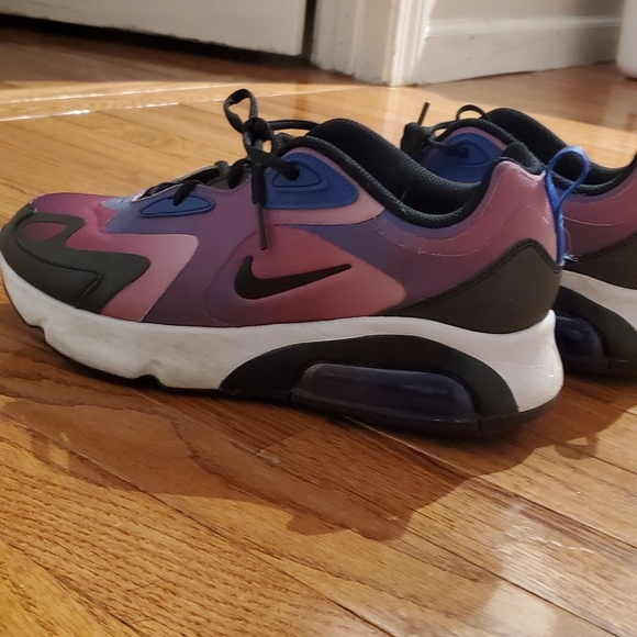 Nikes - Picture 1 of 2